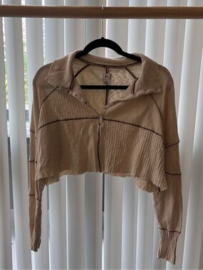Large Women’s BDG Beige/Cream Off-the-Shoulder Cropped Sweater